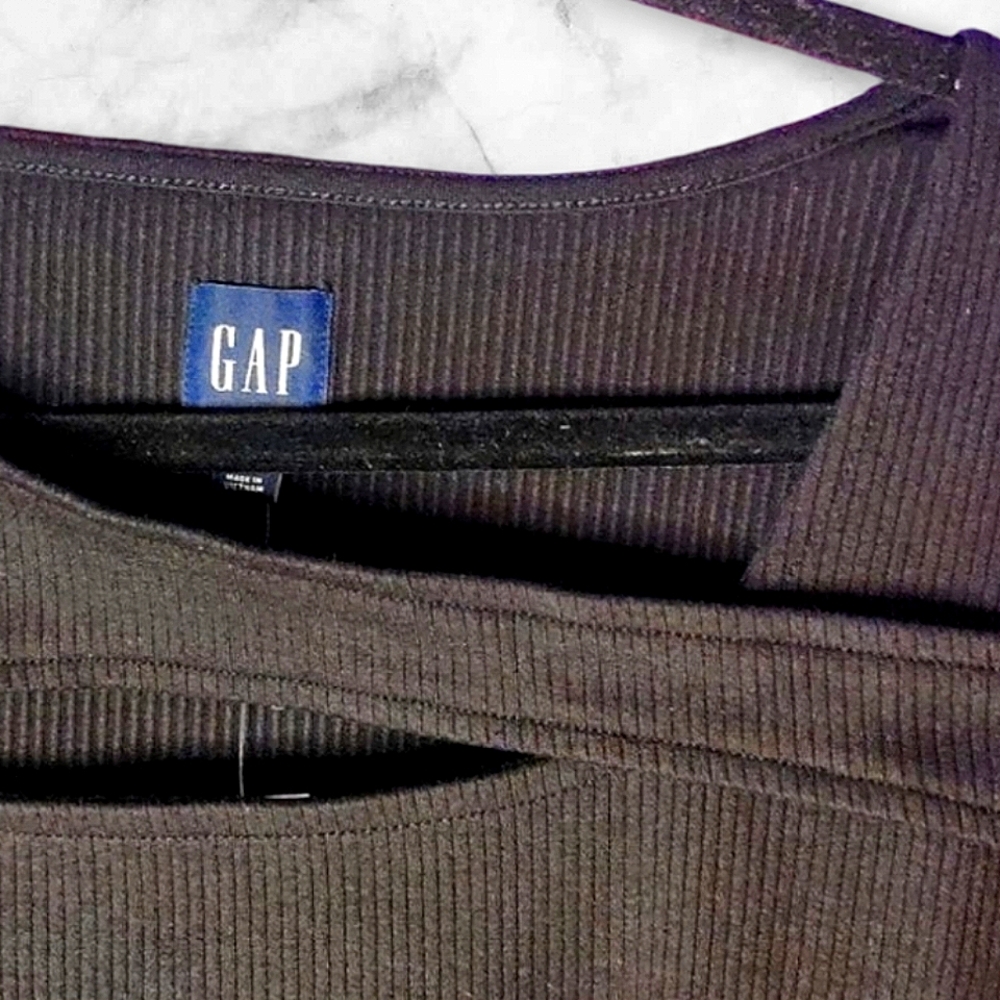 :Lg: Gap Women's Asymmetrical Black Cotton Blend Long sleeved T-shirt.